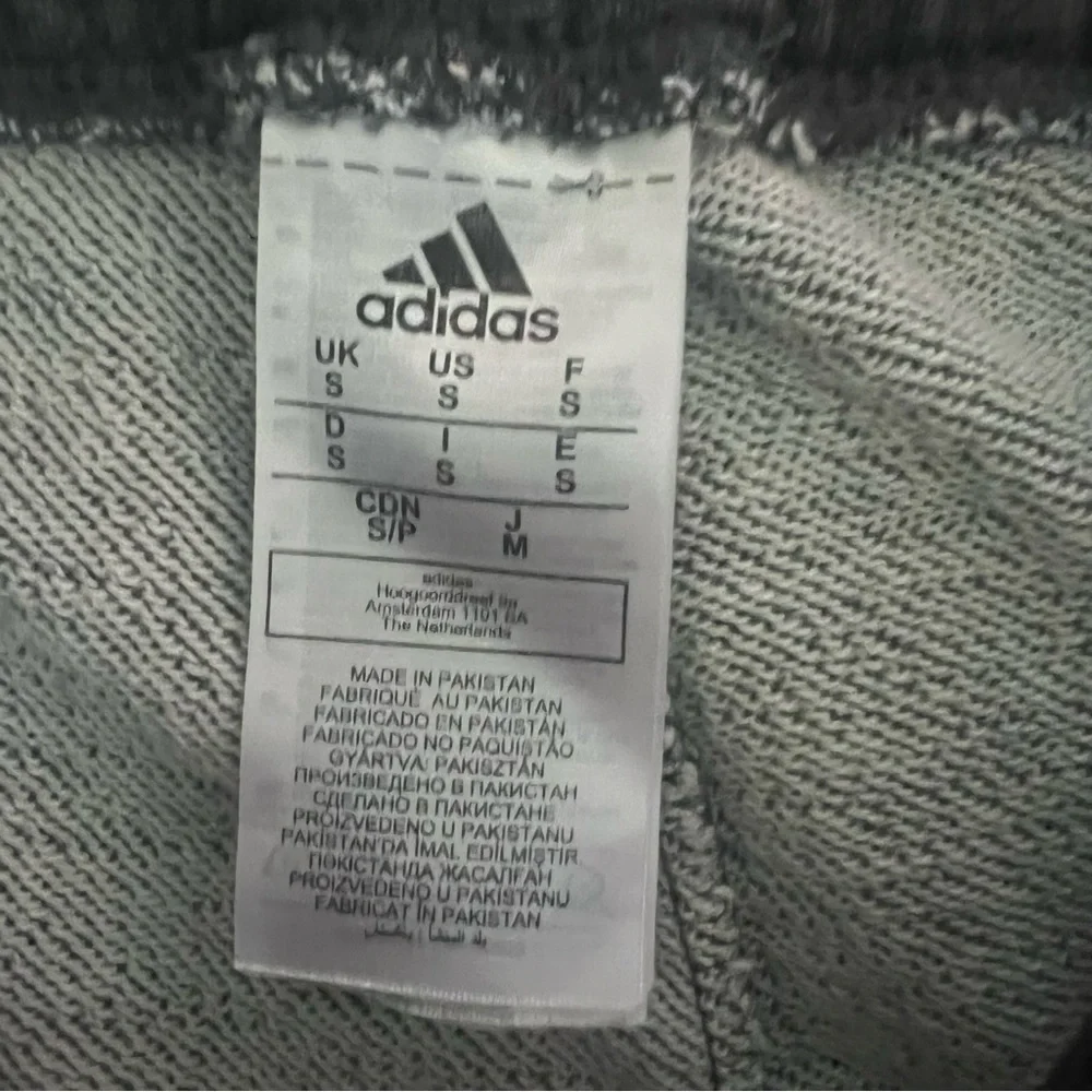 Adidas Essentials Heather Gray Tiger Camo Short Knit Apparel Size Small